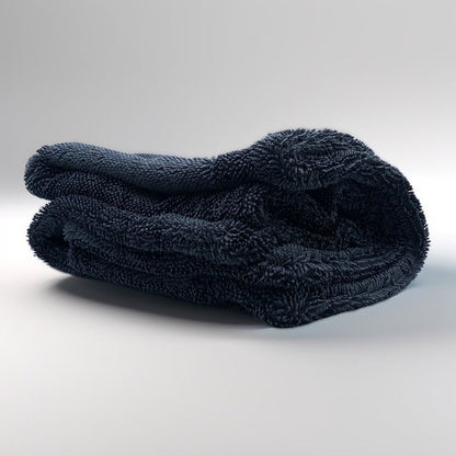 Notre microfibre de séchage grise haute qualité est composée de fibres torsadées triples sur les 2 côtés utiles.
Sa grande taille, son épaisseur plus que conséquente ainsi que sa finition sans couture vous procurerons un séchage sans trace rapide et sans rayures. 