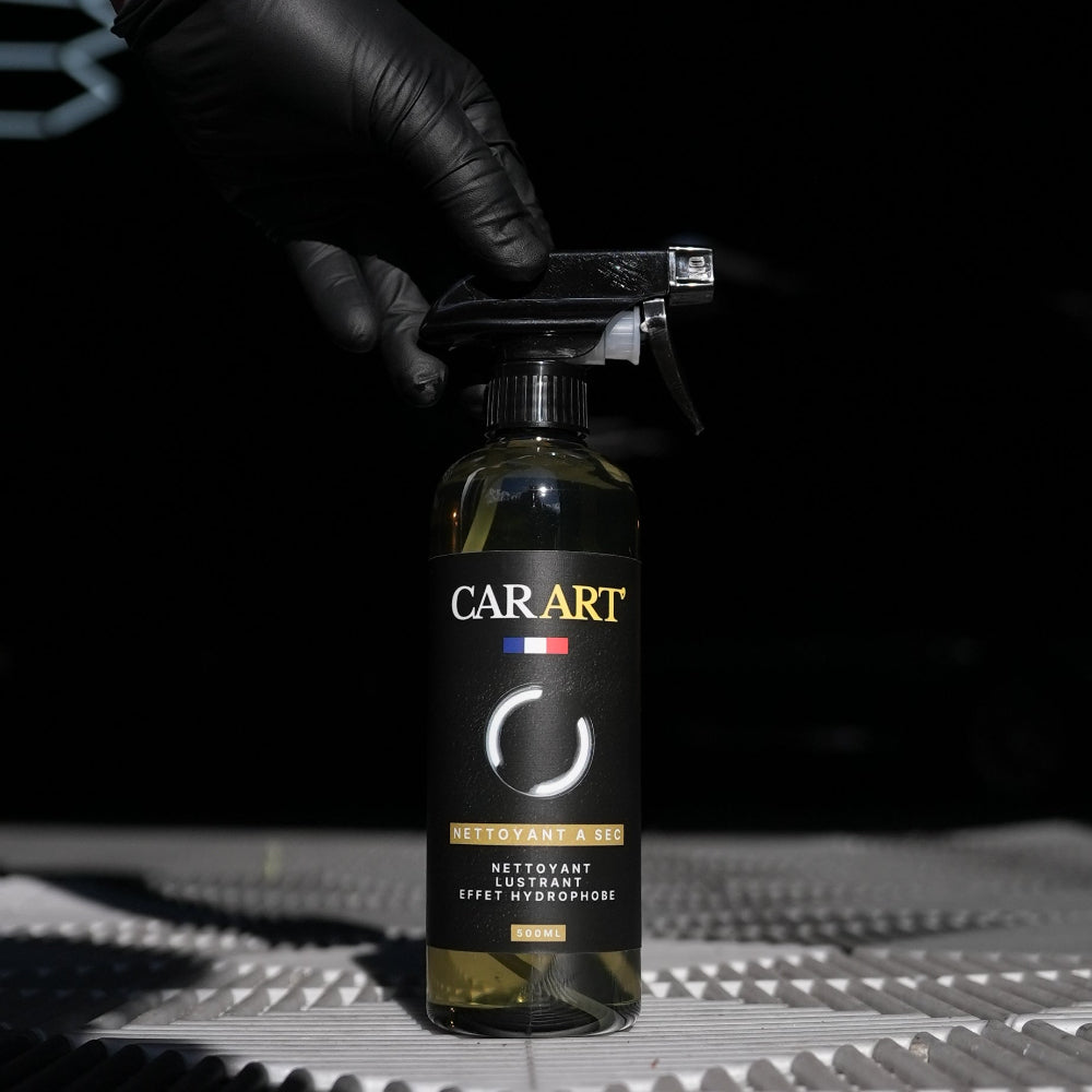 Nettoyant auto / moto sans eau haute performance éliminant saletés, poussières, traces, traces d'eau d'après lavage pour une finition brillante, lisse et hydrophobe avec effet déperlant. 