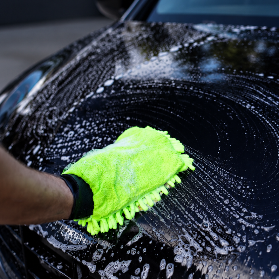 Shampoing neutre à diluer pour carrosserie, nettoie en profondeur et dissout saletés, dépôt routier, poussière, boue . Assure un résultat brillant et lisse garantie pour une finition parfaite . 