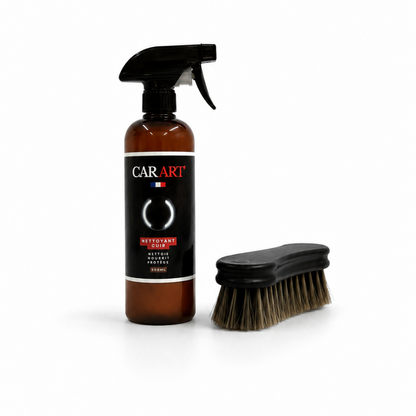 Rénovateur cuir auto CAR ART' . Nettoie, nourrit et protège. Parfait pour entretenir votre sellerie, sièges, volant ... 
Brosse de nettoyage spéciale cuir offerte. 